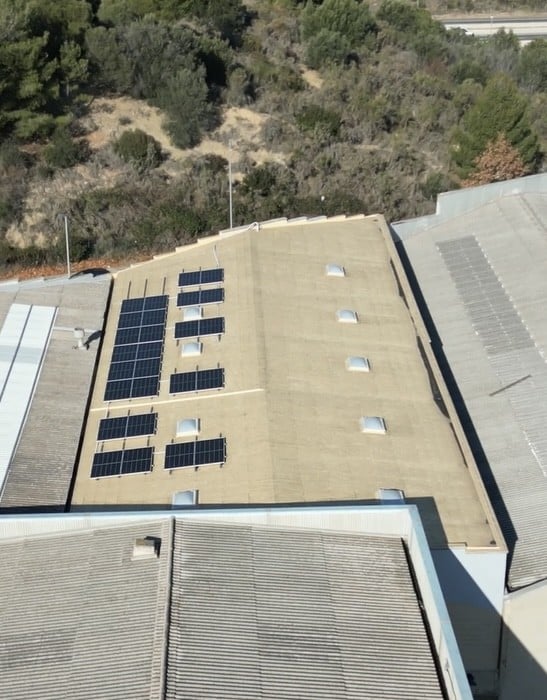 Cubierta industrial con instalación fotovoltaica